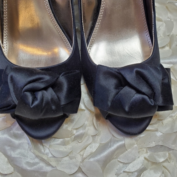 WHBM satin peep toe pumps - Picture 3 of 12